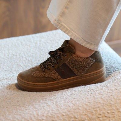 Gabor, sneakers kleur donkerbruin, nappaleer, teddy en comfort.